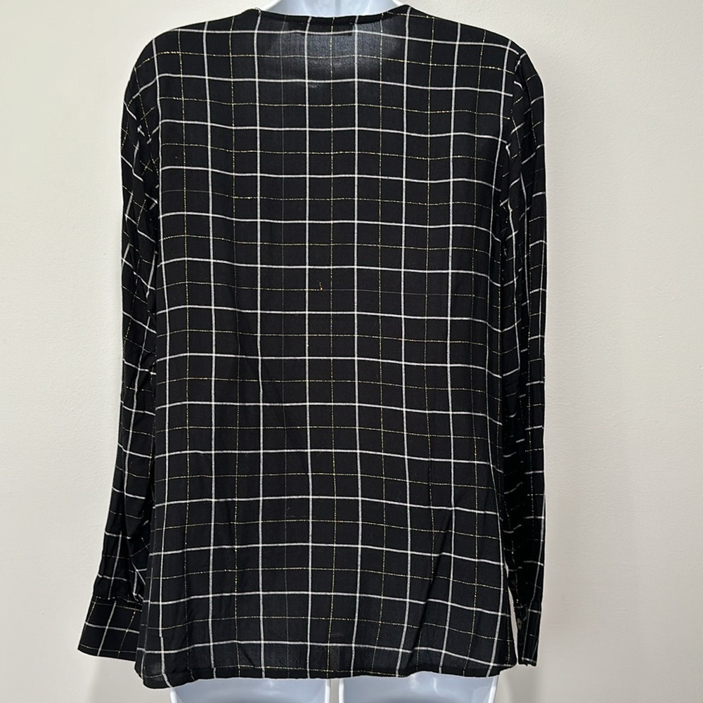 Button down pullover blouse - Picture 4 of 5
